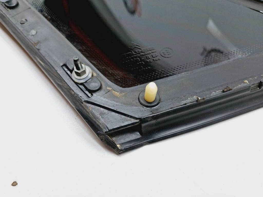 Стекло кузовное глухое правое, 1000 рублей, Пермь