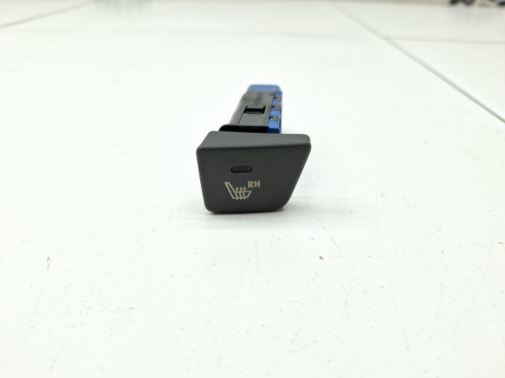 Кнопка обогрева сидений, 500 рублей, Пермь