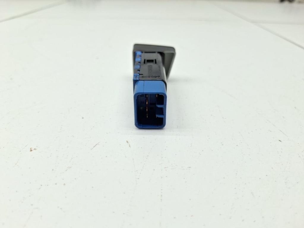 Кнопка обогрева сидений, 500 рублей, Пермь