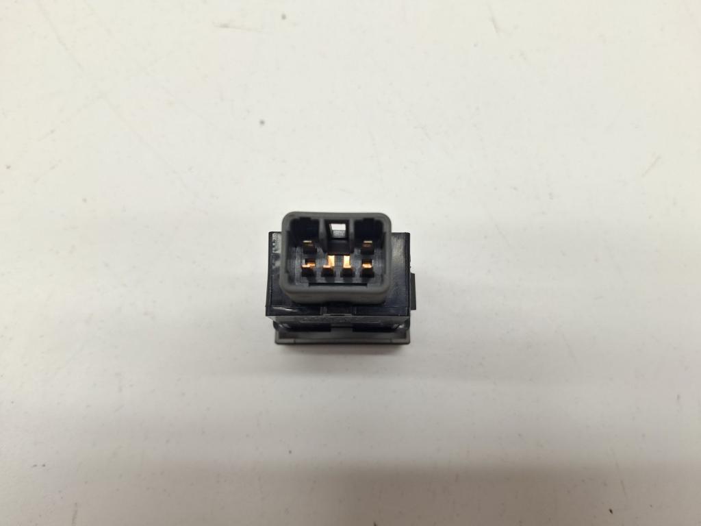 Кнопка обогрева переднего стекла, 500 рублей, Пермь