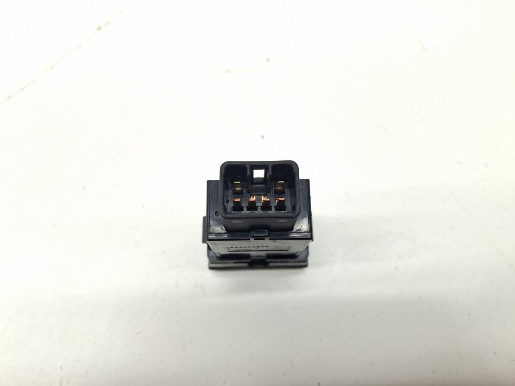 Кнопка антипробуксовочной системы, 500 рублей, Пермь