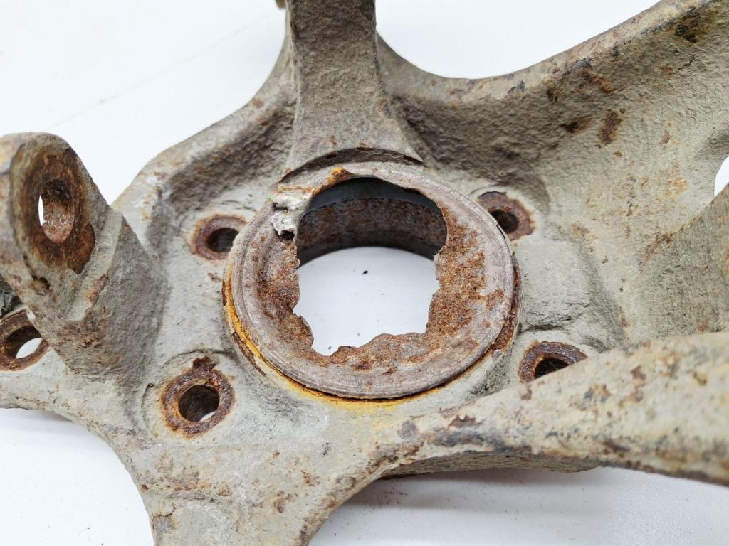 Кулак поворотный задний правый, 2000 рублей, Пермь