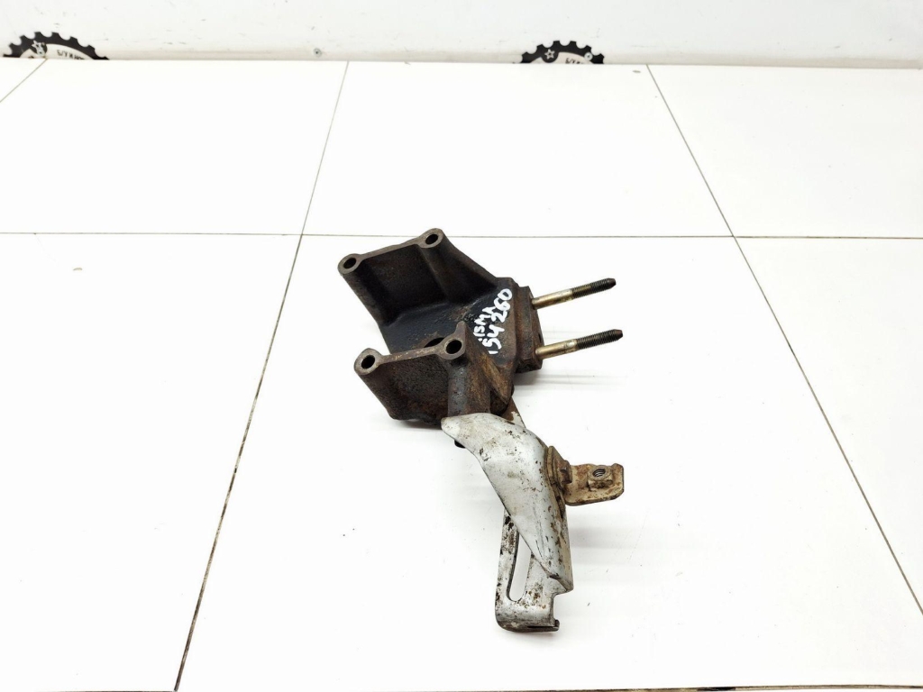 Кронштейн двигателя правый, 500 рублей, Пермь