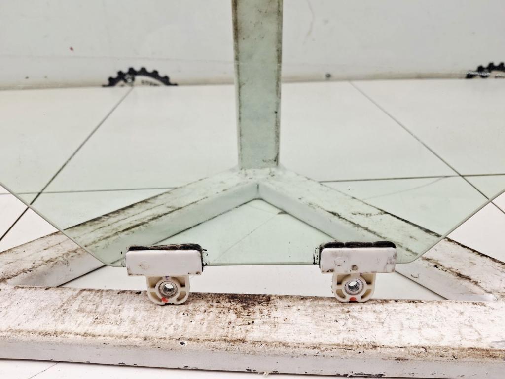 Стекло двери передней правой, 2000 рублей, Пермь