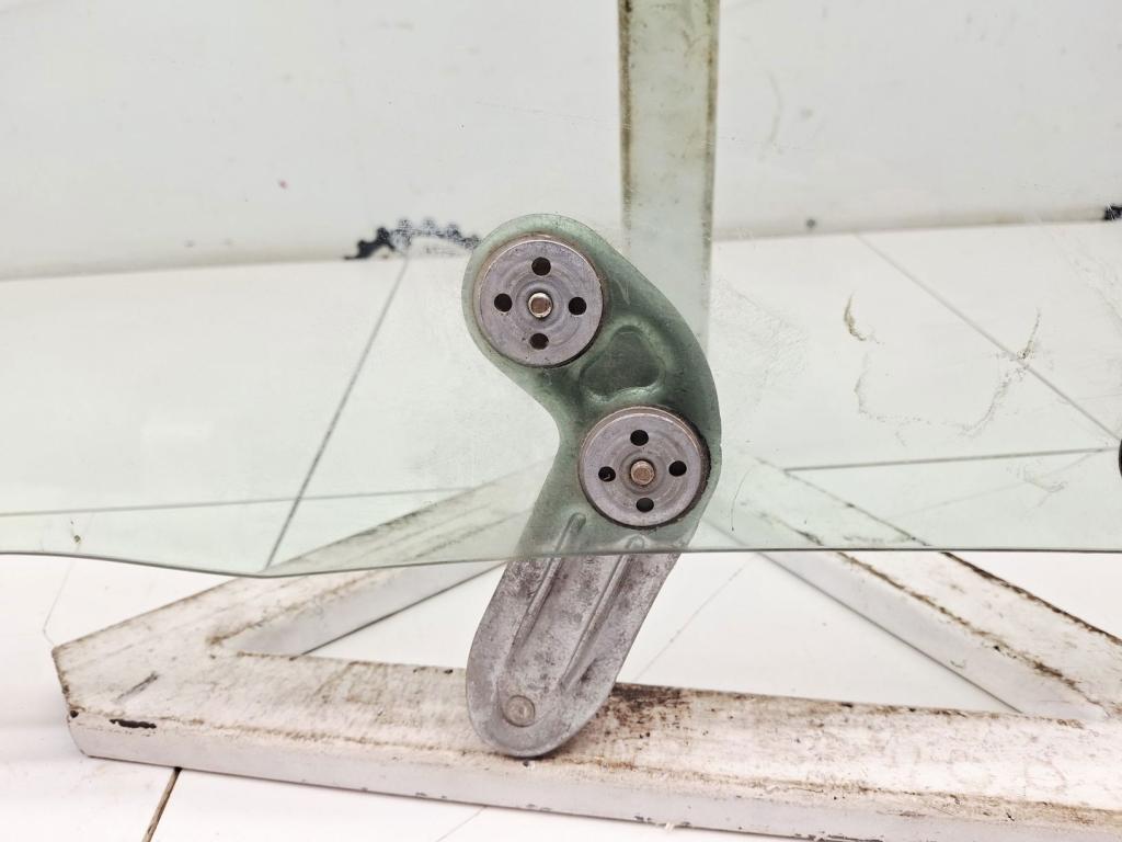 Стекло двери передней правой, 2000 рублей, Пермь