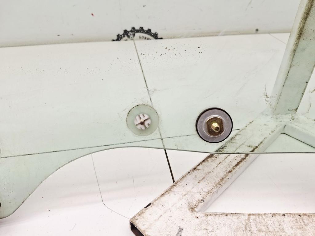 Стекло двери передней правой, 2000 рублей, Пермь