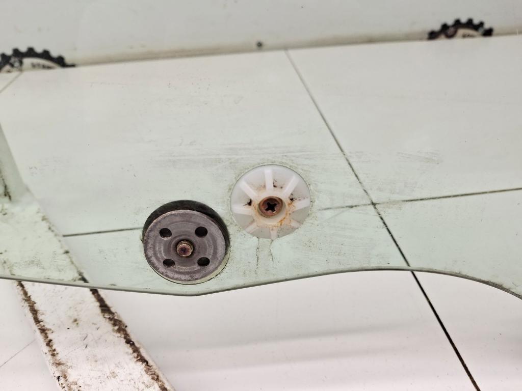 Стекло двери передней правой, 2000 рублей, Пермь