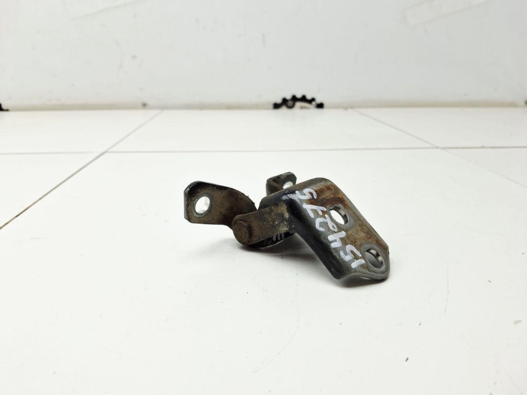 Петля двери передней левой нижняя, 1000 рублей, Пермь