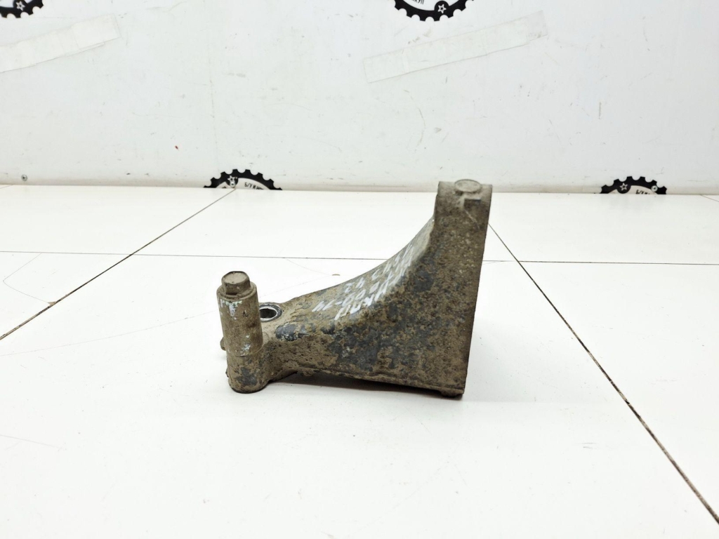 Кронштейн КПП правый, 1000 рублей, Пермь