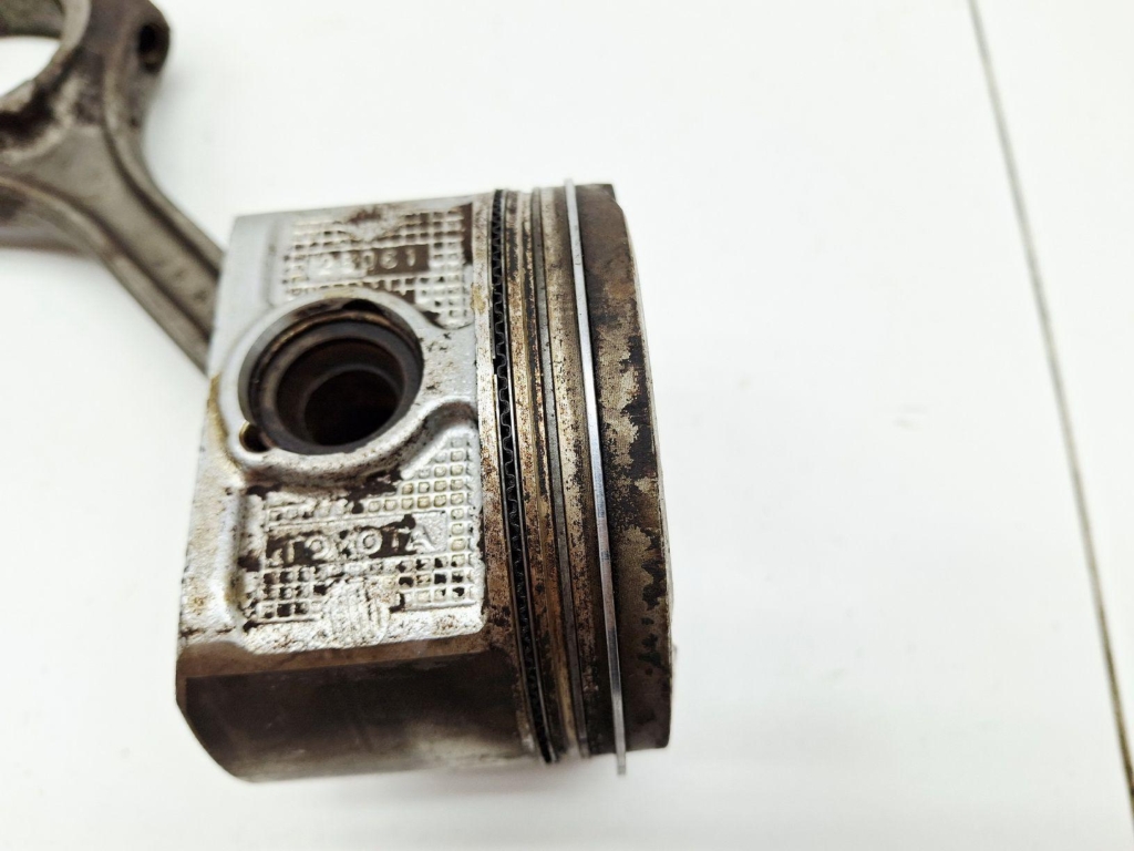 Поршень с шатуном, 3000 рублей, Пермь