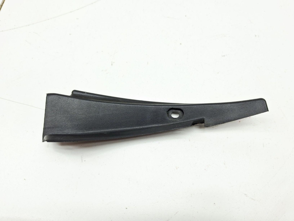 Накладка лобового стекла правая, 1000 рублей, Пермь