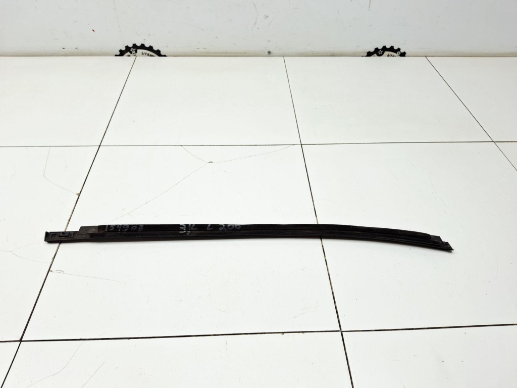 Накладка стекла заднего левого, 1000 рублей, Пермь