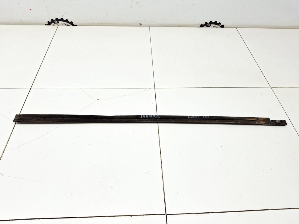 Накладка стекла переднего левого, 2000 рублей, Пермь