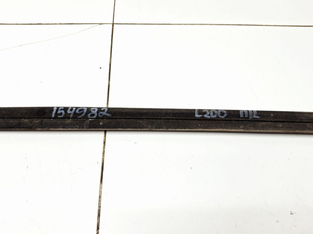 Накладка стекла переднего левого, 2000 рублей, Пермь