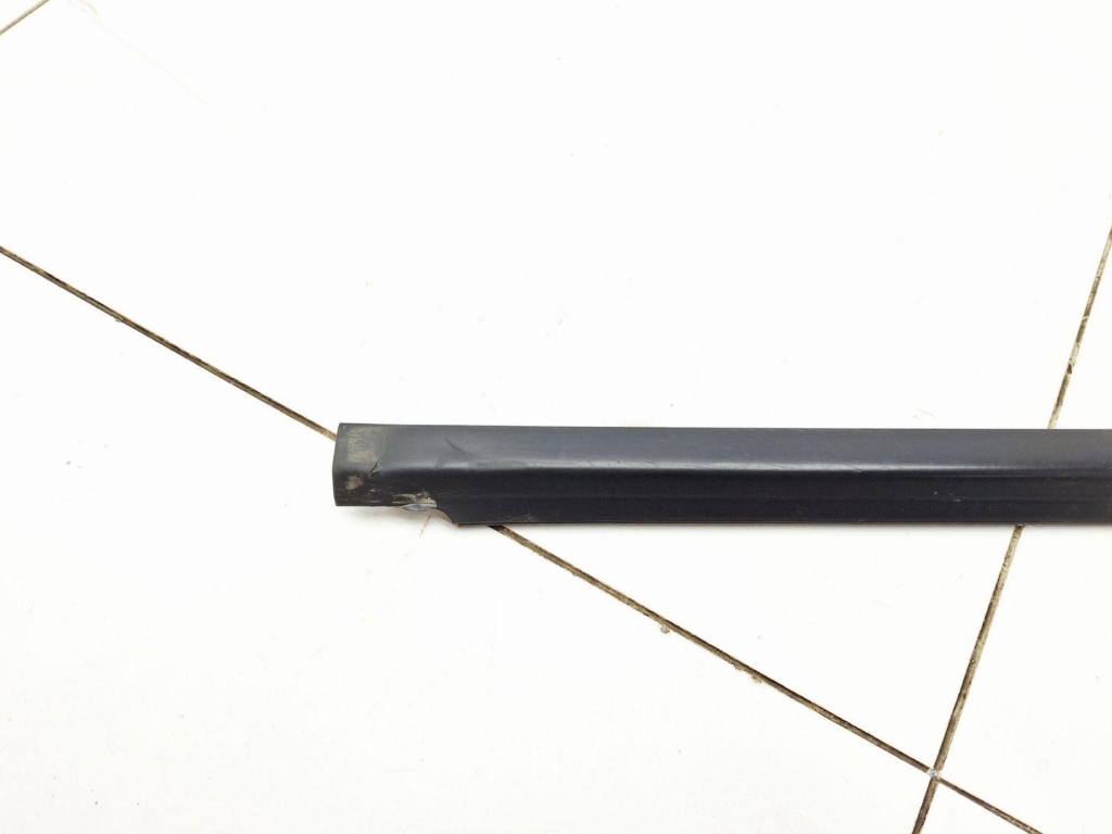 Накладка стекла переднего правого, 1000 рублей, Пермь