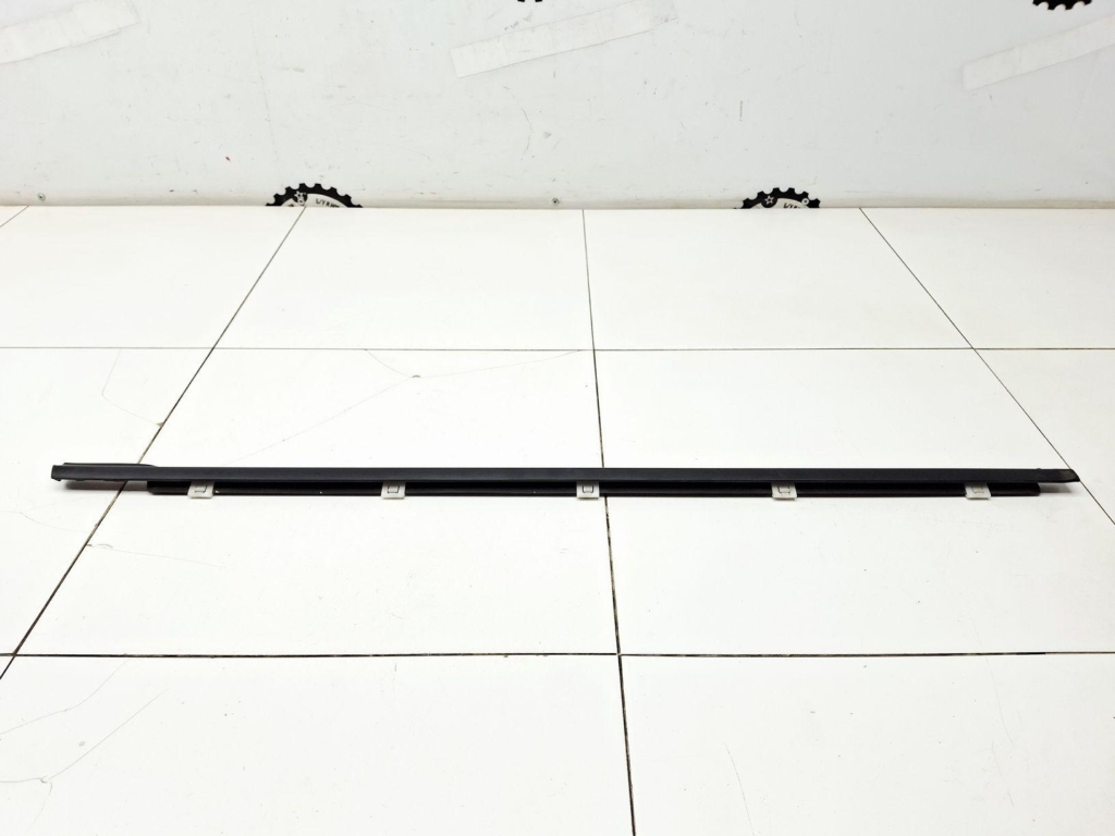 Накладка стекла переднего правого, 1000 рублей, Пермь