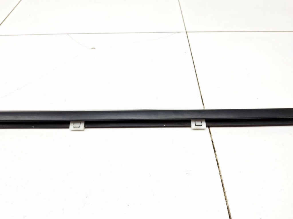 Накладка стекла переднего правого, 1000 рублей, Пермь