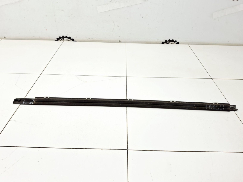 Накладка стекла переднего правого, 1000 рублей, Пермь