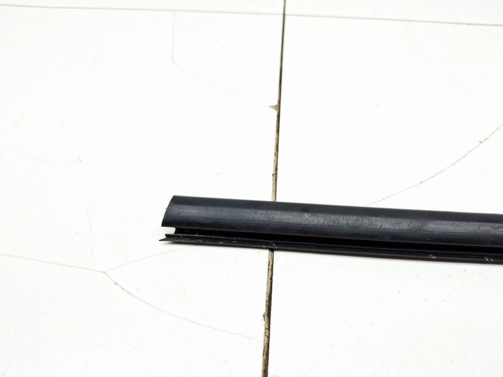 Накладка стекла переднего левого, 1000 рублей, Пермь