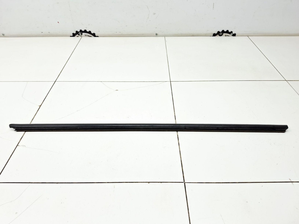 Накладка стекла переднего левого, 1000 рублей, Пермь