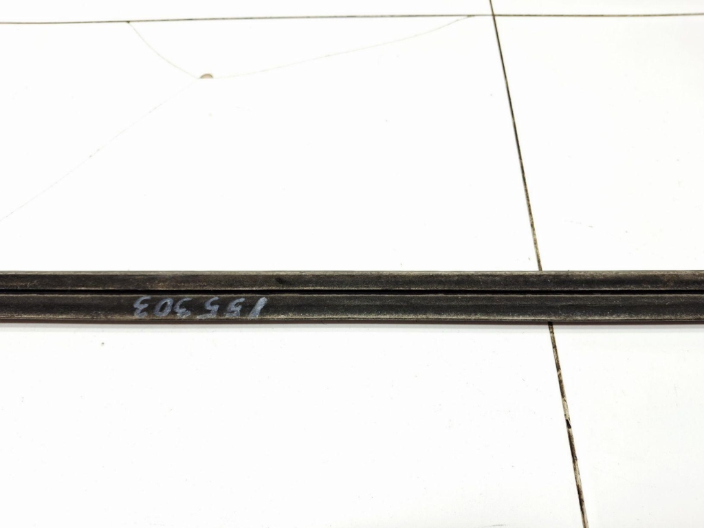 Накладка стекла переднего правого, 1000 рублей, Пермь