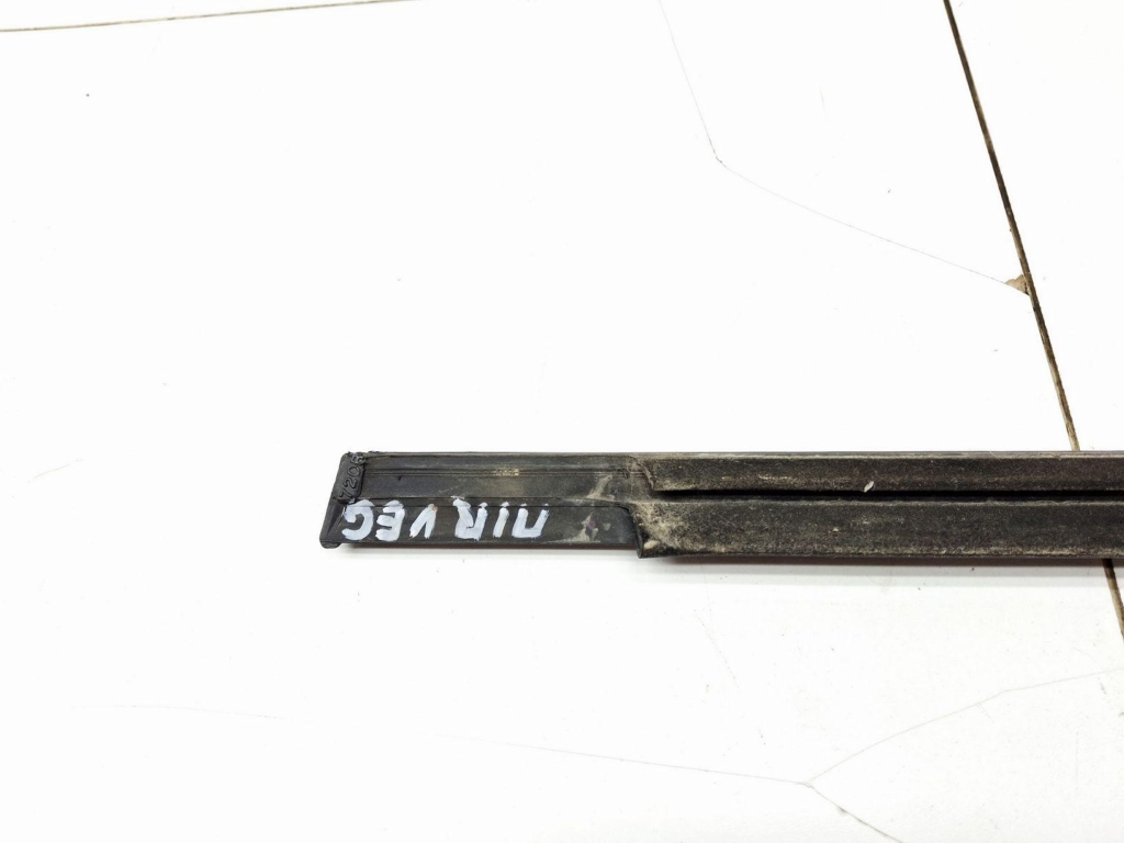 Накладка стекла переднего правого, 1000 рублей, Пермь