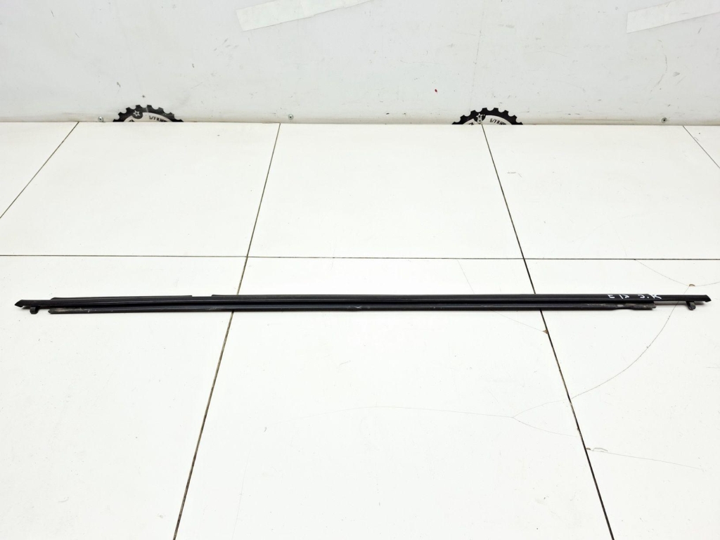 Накладка стекла заднего правого, 1000 рублей, Пермь