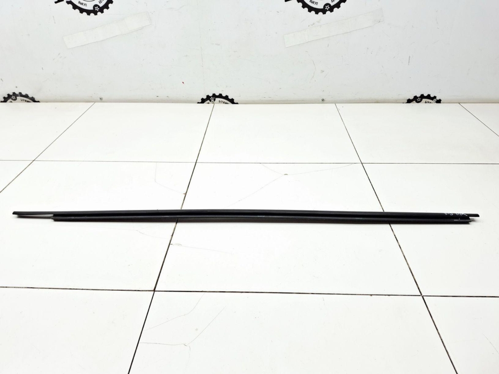 Накладка стекла переднего правого, 2000 рублей, Пермь