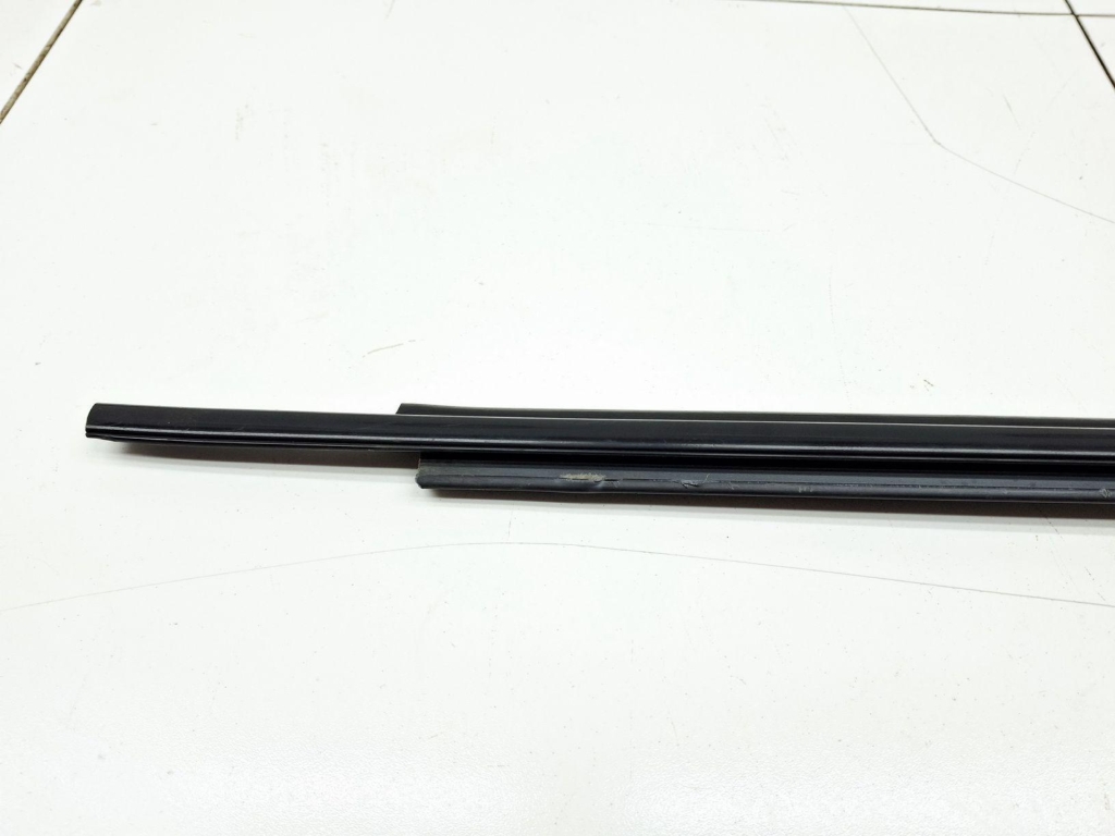 Накладка стекла переднего правого, 2000 рублей, Пермь