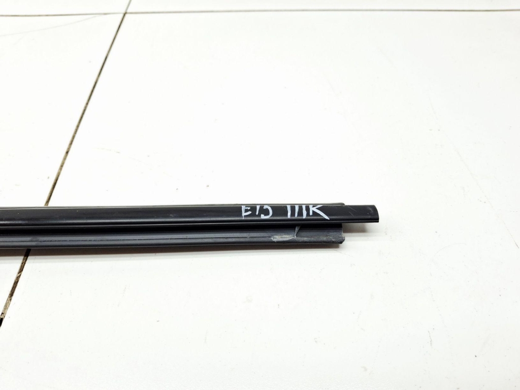 Накладка стекла переднего правого, 2000 рублей, Пермь