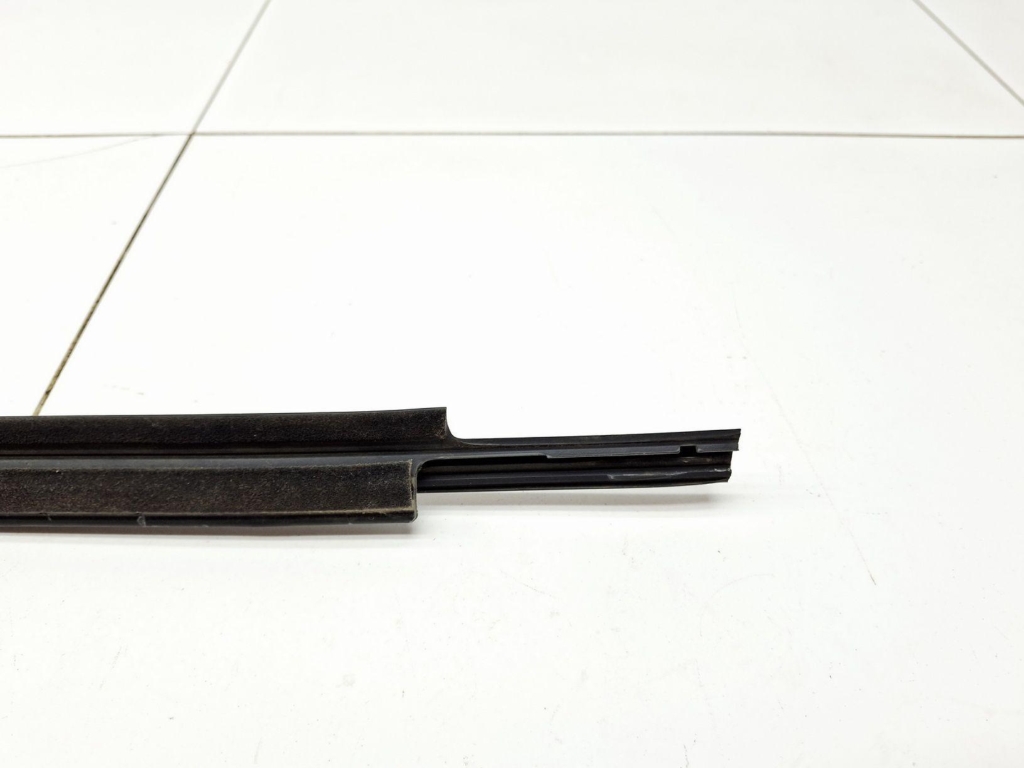 Накладка стекла переднего правого, 2000 рублей, Пермь