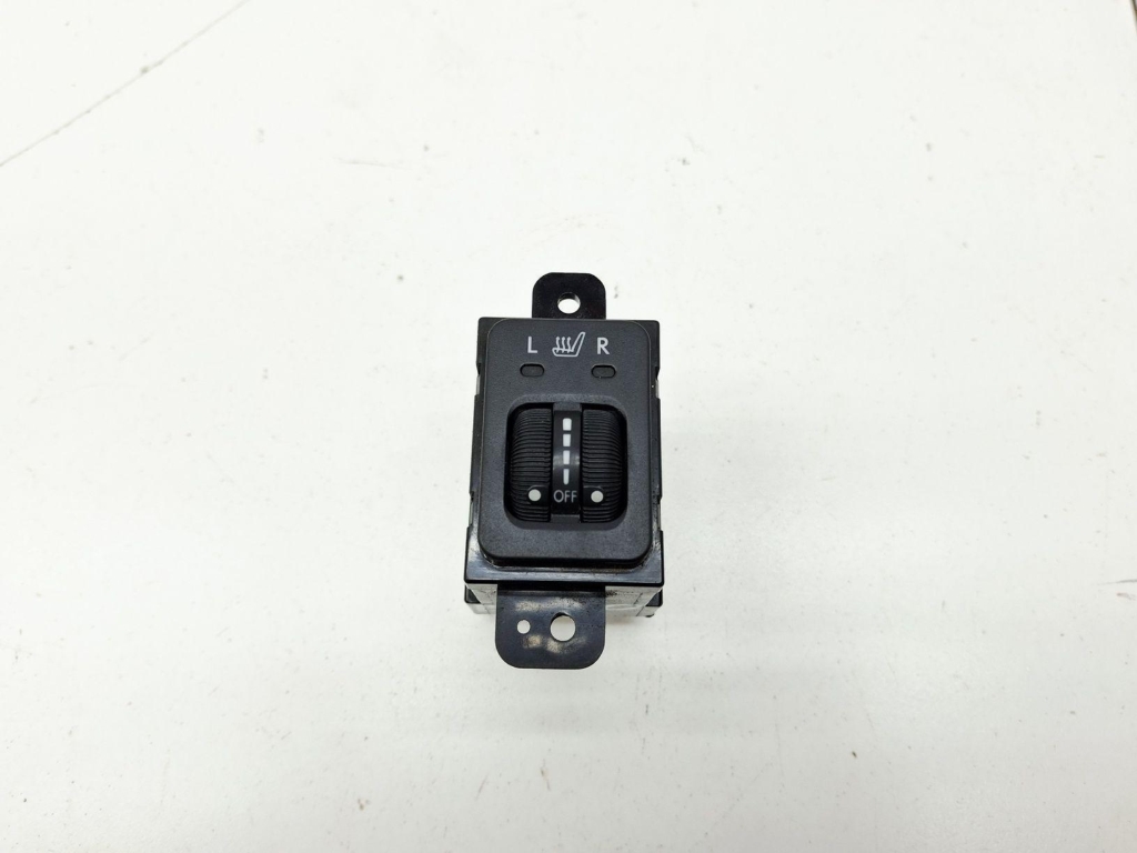 Кнопка обогрева сидений, 3500 рублей, Пермь