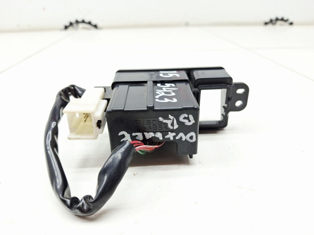 Кнопка фиксатора стояночного тормоза, 1500 рублей, Пермь