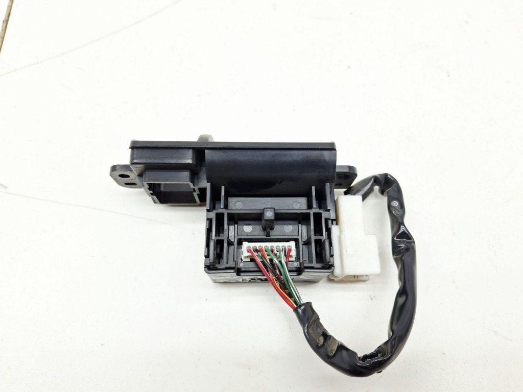 Кнопка фиксатора стояночного тормоза, 1500 рублей, Пермь