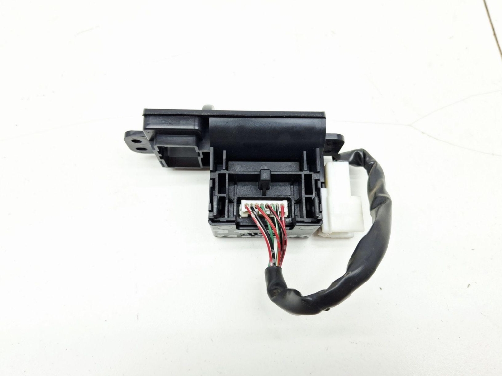 Кнопка фиксатора стояночного тормоза, 1500 рублей, Пермь