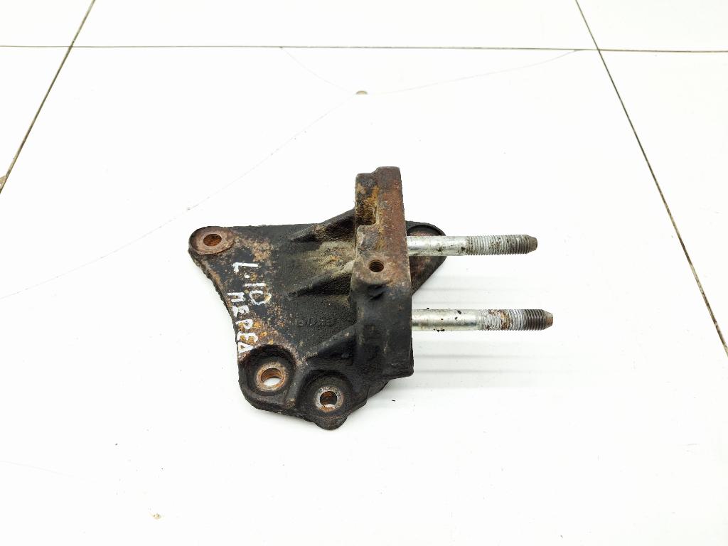 Кронштейн двигателя правый, 500 рублей, Пермь