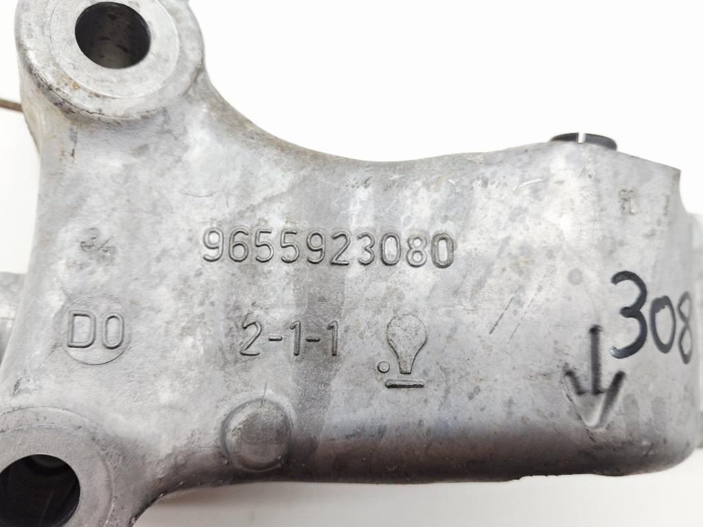 Кронштейн двигателя правый, 500 рублей, Пермь