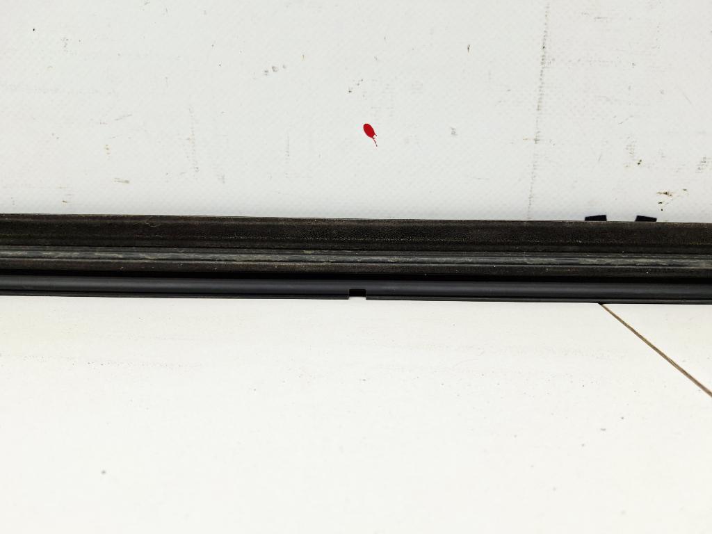 Накладка стекла заднего правого, 1000 рублей, Пермь