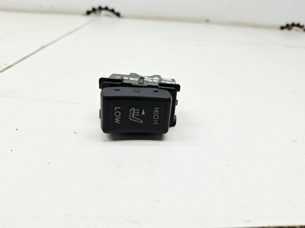 Кнопка обогрева сидений, 1000 рублей, Пермь