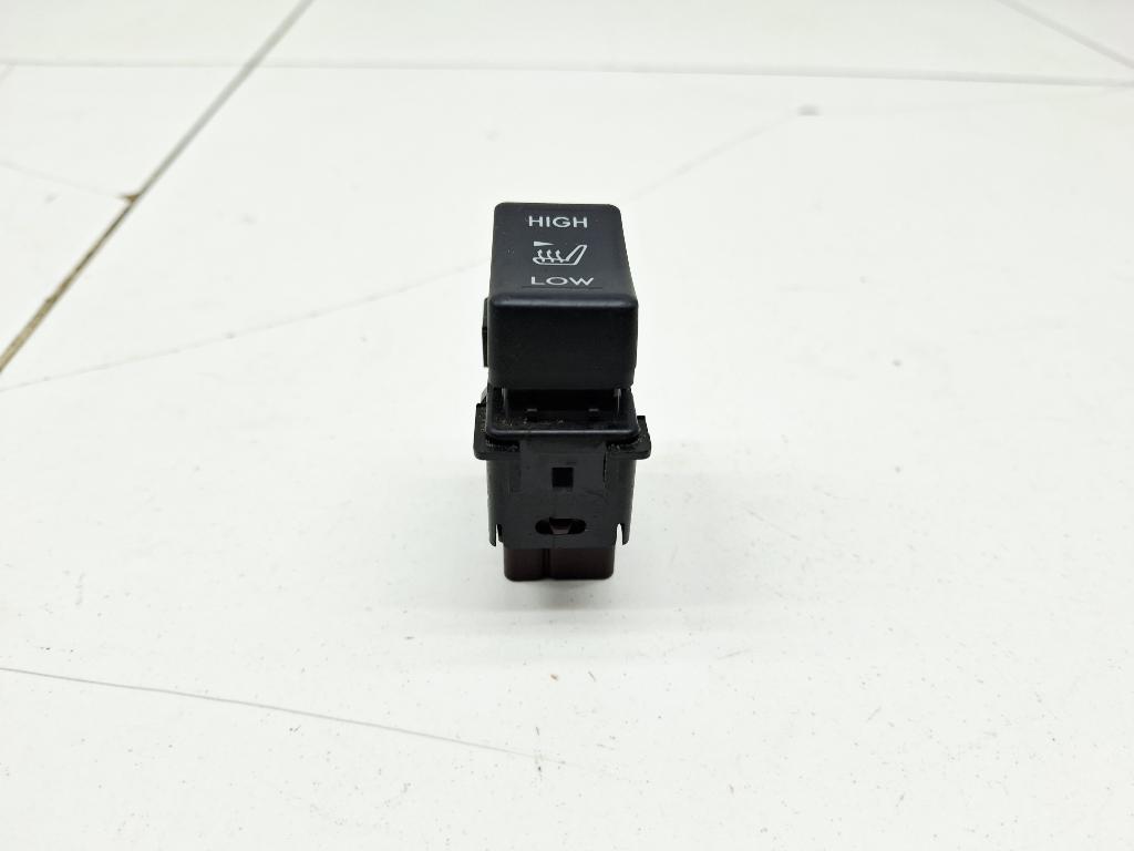 Кнопка обогрева сидений, 1000 рублей, Пермь