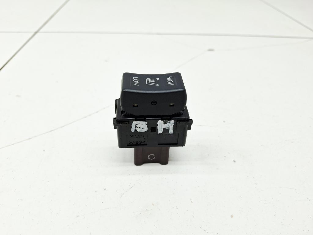 Кнопка обогрева сидений, 1000 рублей, Пермь