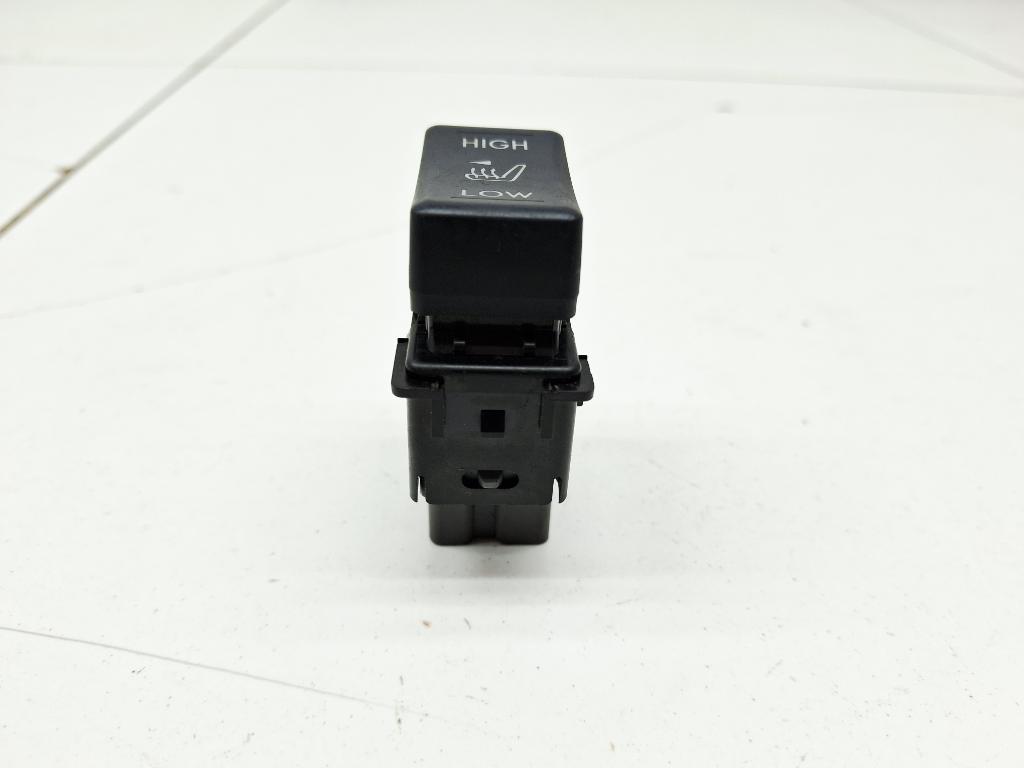 Кнопка обогрева сидений, 1000 рублей, Пермь