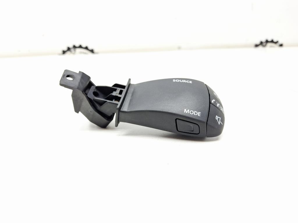 Переключатель подрулевой управления магнитолой, 2000 рублей, Пермь