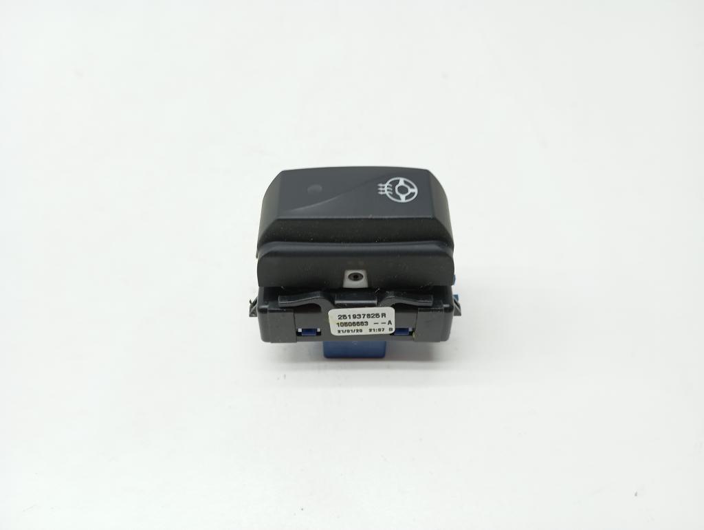 Кнопка обогрева руля, 1500 рублей, Пермь