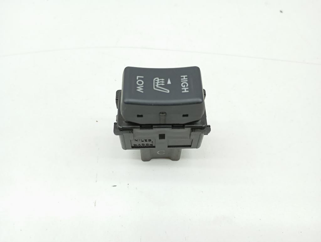 Кнопка обогрева сидений, 1000 рублей, Пермь