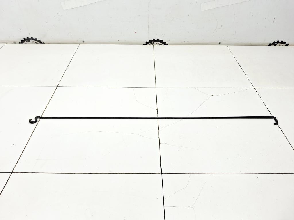 Держатель капота, 500 рублей, Пермь