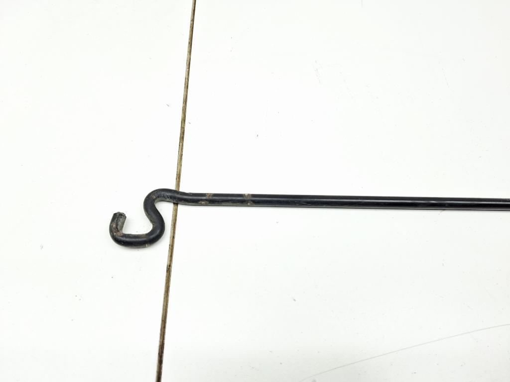 Держатель капота, 500 рублей, Пермь