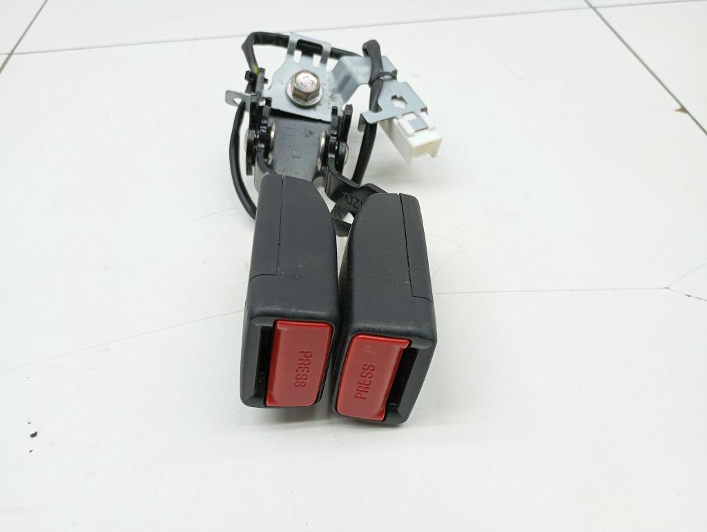 Ответная часть ремня безопасности, 1000 рублей, Пермь