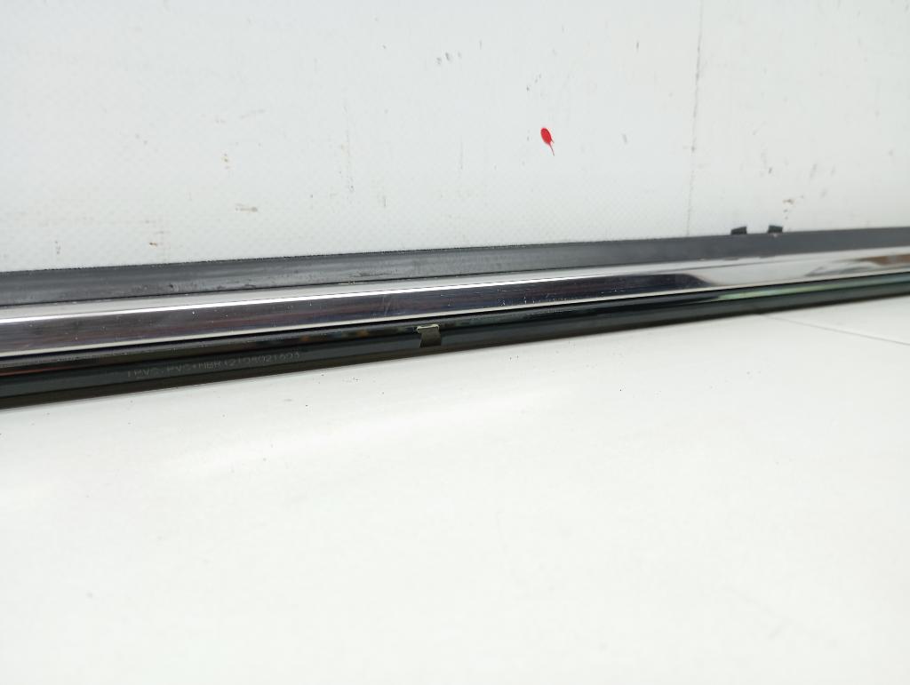 Накладка стекла переднего правого, 2000 рублей, Пермь