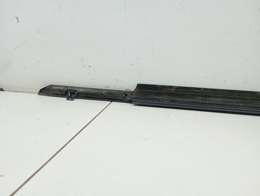 Накладка стекла переднего правого, 2000 рублей, Пермь